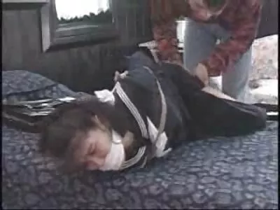 فتاة نحيفة تلحس وتنكسر في فيديو ليزابيتا افلام ثقافه جنسيه
